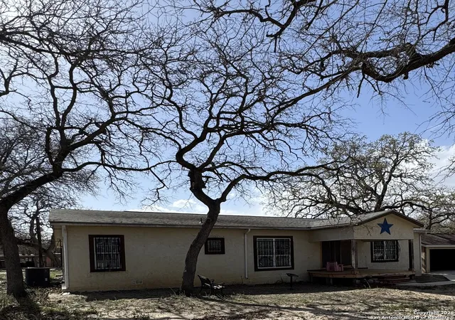 4th image of 275 Mariposa, Floresville, TX 78114 | MLS# 1850314