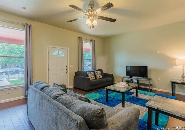 2nd image of 412 Warren St, San Antonio, TX 78212 | MLS# 1850493