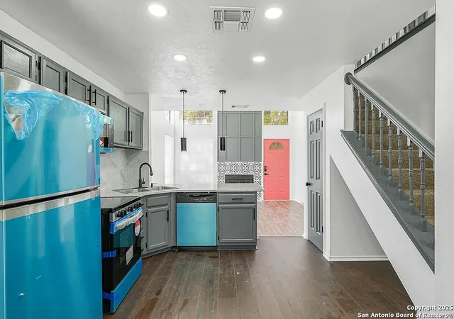 Photo 3 of Single family home for sale at 7923 Santa Catalina, San Antonio, TX 78250 | MLS# 1850592 | Listing updated on 2025-06-02