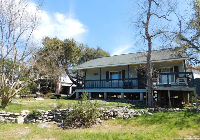 Photo 1 of Single family home for sale at 310 Riviera Dr, Canyon Lake, TX 78133 | MLS# 1850629 | Listing updated on 2025-09-04
