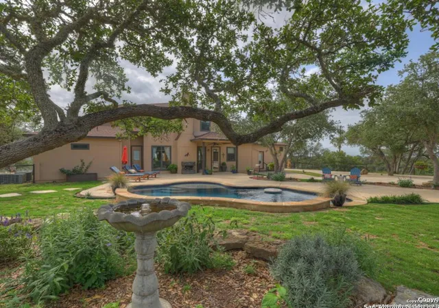 Photo 2 of Single family home for sale at 1236 Primrose Path, Canyon Lake, TX 78133 | MLS# 1850653 | Listing updated on 2025-09-11