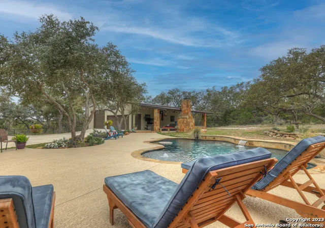 Photo 3 of Single family home for sale at 1236 Primrose Path, Canyon Lake, TX 78133 | MLS# 1850653 | Listing updated on 2025-09-11