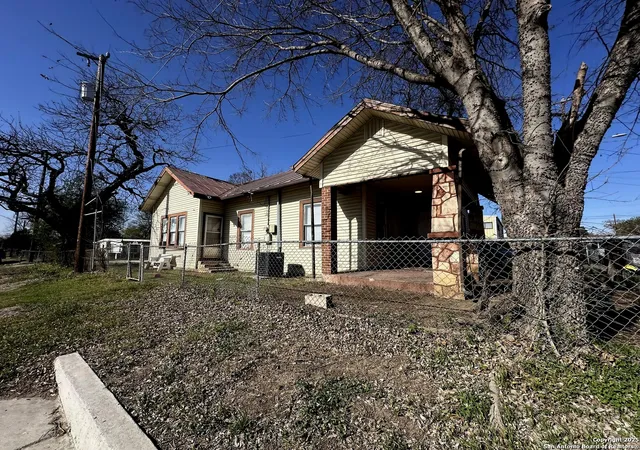 Photo 1 of Sale Pending at 902 Ruiz, San Antonio, TX 78207 | MLS# 1850886 | Listing updated on 2025-10-21