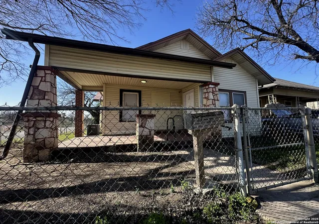 Photo 2 of Sale Pending at 902 Ruiz, San Antonio, TX 78207 | MLS# 1850886 | Listing updated on 2025-10-21