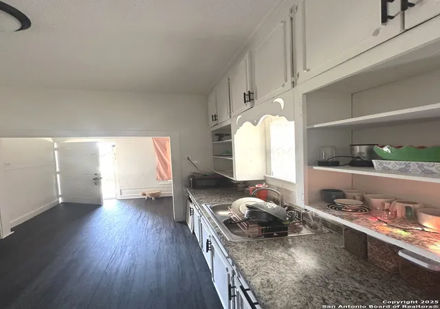 Photo 4 of Sale Pending at 902 Ruiz, San Antonio, TX 78207 | MLS# 1850886 | Listing updated on 2025-10-21
