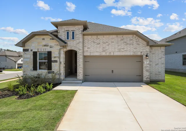 Photo 2 of Sale Pending at 315 Dryden Roost, San Antonio, TX 78213 | MLS# 1850942 | Listing updated on 2025-11-11