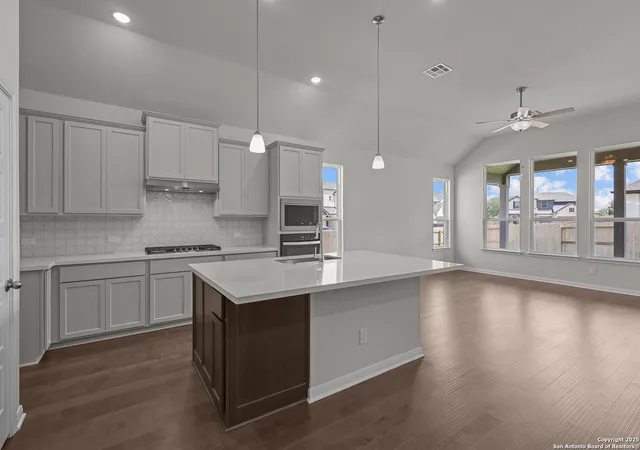 Photo 4 of Sale Pending at 315 Dryden Roost, San Antonio, TX 78213 | MLS# 1850942 | Listing updated on 2025-11-11