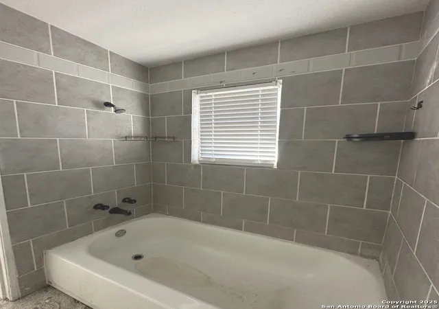 Photo 4 of Sale Pending at 823 N Trinity St, San Antonio, TX 78207 | MLS# 1850989 | Listing updated on 2025-10-15