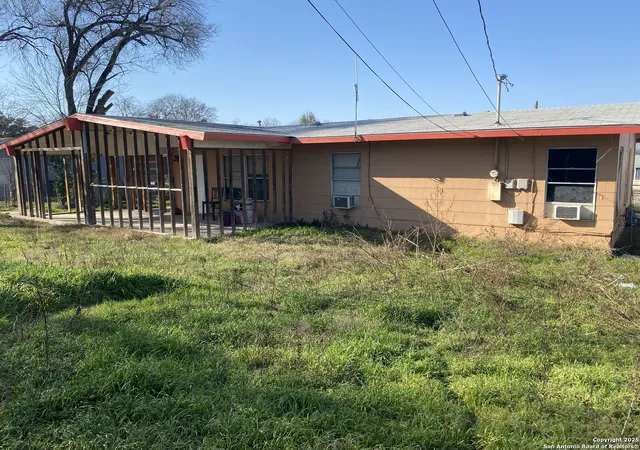 Photo 3 of Single family home for sale at 154 Westknoll Dr, San Antonio, TX 78227 | MLS# 1851035 | Listing updated on 2025-10-19