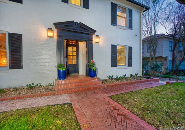 Photo 3 of Single family home for sale at 118 Brittany, San Antonio, TX 78212 | MLS# 1851123 | Listing updated on 2025-09-30