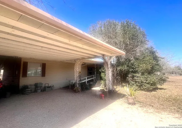 Photo 3 of Manufactured home for sale at 6207 Pioneer Ridge, San Antonio, TX 78245 | MLS# 1851303 | Listing updated on 2025-05-20