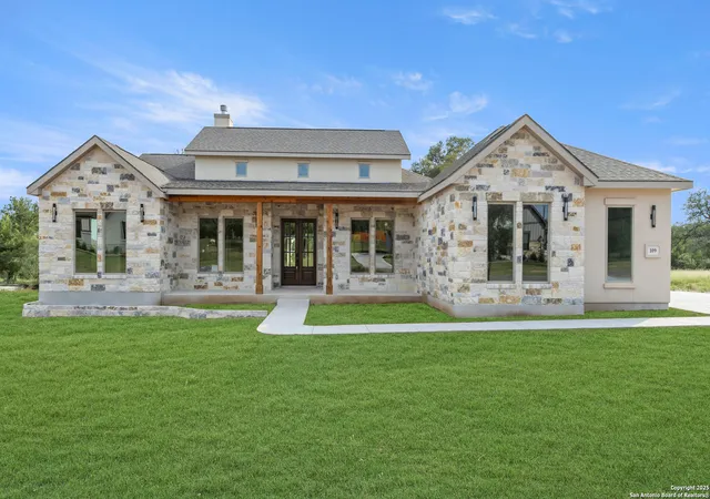 Photo 2 of Sale Pending at 109 Lazy Oak Pl, Spicewood, TX 78669 | MLS# 1851360 | Listing updated on 2026-01-20