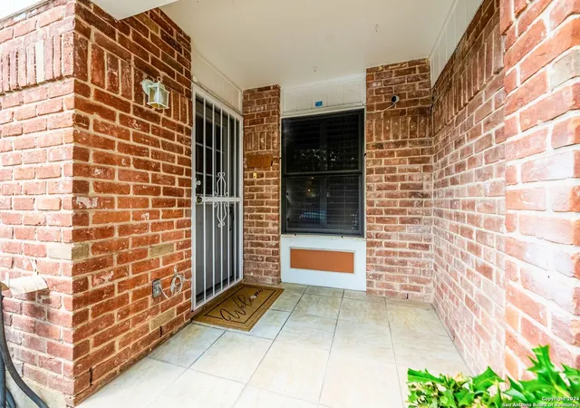 Photo 2 of Single family home for sale at 5007 Arbor Ridge Dr, San Antonio, TX 78228 | MLS# 1851381 | Listing updated on 2025-08-27