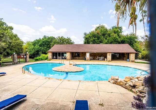 Photo 3 of Single family home for sale at 5007 Arbor Ridge Dr, San Antonio, TX 78228 | MLS# 1851381 | Listing updated on 2025-08-27