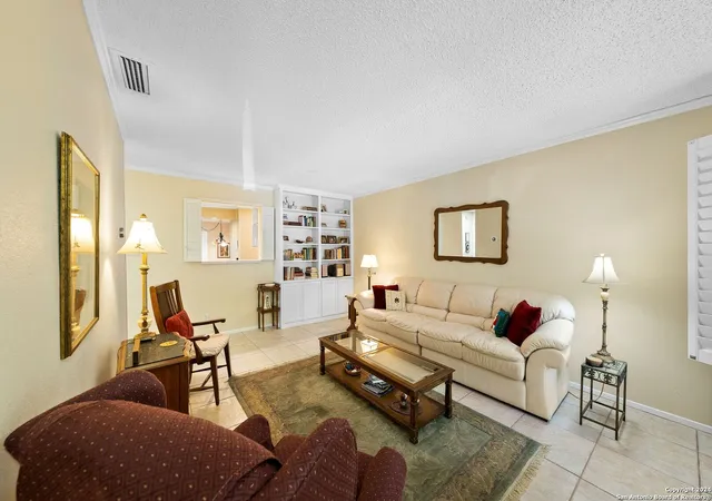 Photo 3 of Single family home for sale at 5007 Arbor Ridge Dr, San Antonio, TX 78228 | MLS# 1851381 | Listing updated on 2025-08-27