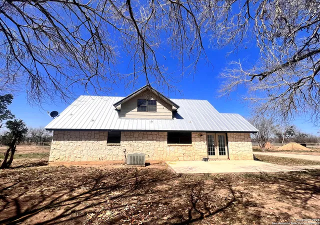 Photo 4 of Single family home for sale at 275 County Road 373, Rio Medina, TX 78066 | MLS# 1851423 | Listing updated on 2025-05-04