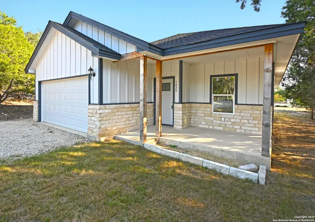 Photo 2 of Single family home for sale at 1234 Clearcreek, Canyon Lake, TX 78133 | MLS# 1851633 | Listing updated on 2026-02-06