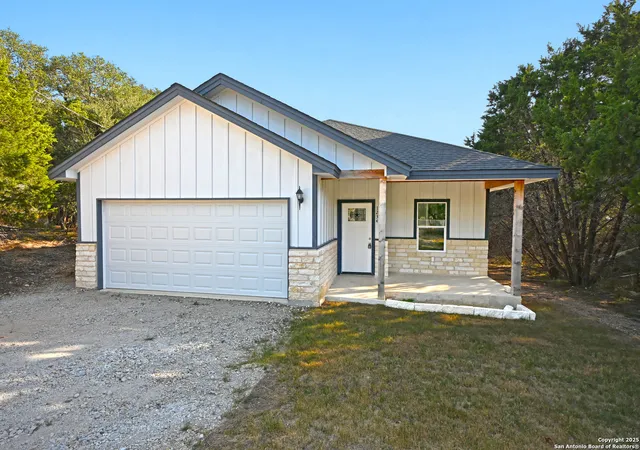 Photo 1 of Single family home for sale at 1234 Clearcreek, Canyon Lake, TX 78133 | MLS# 1851633 | Listing updated on 2026-02-06
