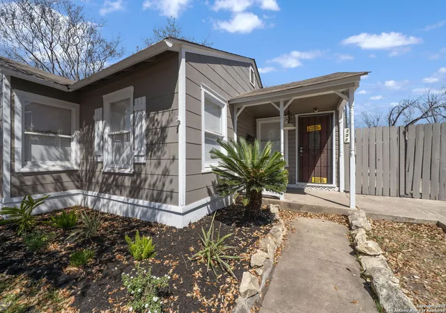 Photo 2 of Sale Pending at 207 Bonnell, San Antonio, TX 78223 | MLS# 1851884 | Listing updated on 2025-08-27