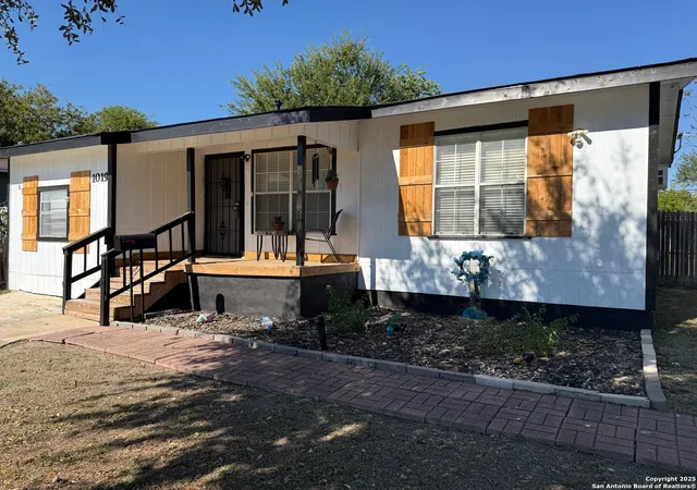 2nd image of 1019 Alexander Hamilton, San Antonio, TX 78228 | MLS# 1851946