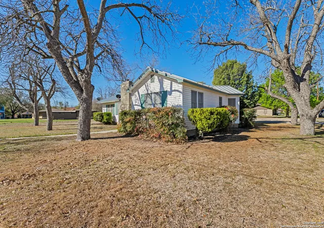 Homes for sale in Hondo, TX | 2602 Avenue K, Hondo, TX 78861 | MLS# 1852050