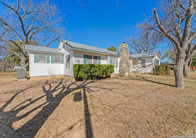 Homes for sale in Hondo, TX | 2602 Avenue K, Hondo, TX 78861 | MLS# 1852050