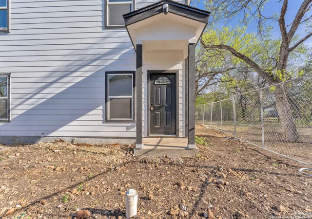 Listing Photo 5 - Condo for sale in building located at 3007 Sw Mcarthur Ave, San Antonio, TX 78211 - Unit #101/102