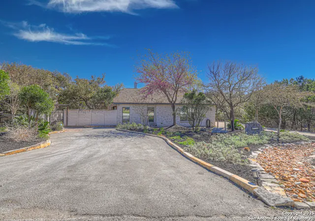 Photo 4 of Sale Pending at 363 Buckhaven, Canyon Lake, TX 78133 | MLS# 1852403 | Listing updated on 2025-10-13