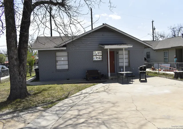 Photo 3 of Single family home for sale at 303 Finton, San Antonio, TX 78204 | MLS# 1852431 | Listing updated on 2025-07-20