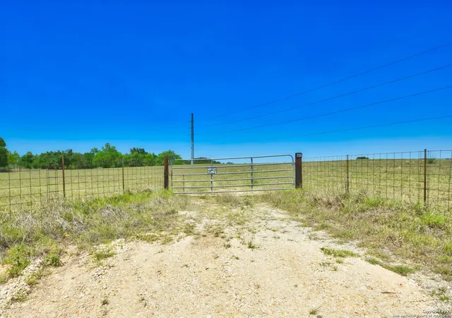 2nd image of 1230 County Road 301, Floresville, TX 78114 | MLS# 1852585
