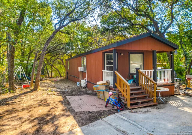Photo 3 of Manufactured home for sale at 25203 Ima Ruth Pkwy, San Antonio, TX 78257 | MLS# 1852677 | Listing updated on 2025-10-16