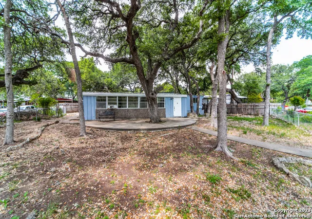 Photo 3 of Manufactured home for sale at 25306 Fahrenthold Cir, San Antonio, TX 78257 | MLS# 1852679 | Listing updated on 2025-10-16