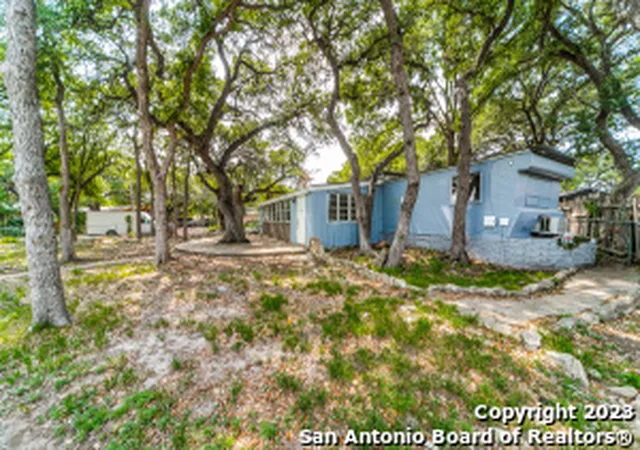 Photo 4 of Manufactured home for sale at 25306 Fahrenthold Cir, San Antonio, TX 78257 | MLS# 1852679 | Listing updated on 2025-10-16