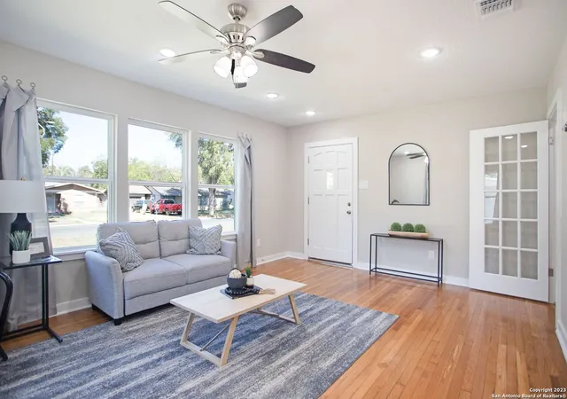 Photo 3 of Single family home for sale at 250 Rosemont Dr, San Antonio, TX 78228 | MLS# 1852900 | Listing updated on 2026-09-09