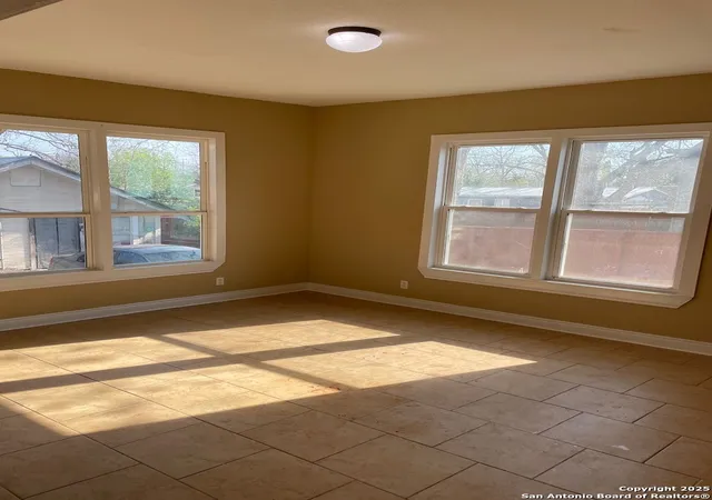 Photo 13 of Multi family home for sale at 125 Glenwood Ct, San Antonio, TX 78210 | MLS# 1852914 | Listing updated on 2025-08-06
