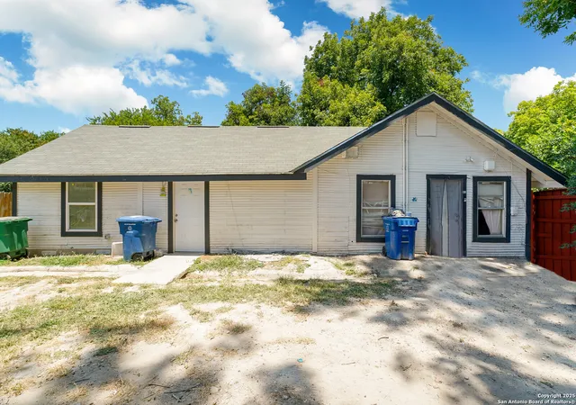 Photo 2 of Multi family home for sale at 125 Glenwood Ct, San Antonio, TX 78210 | MLS# 1852914 | Listing updated on 2025-08-06