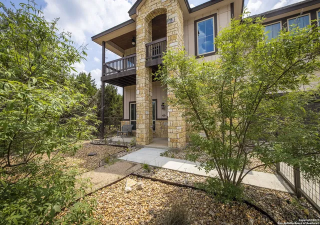 Photo 3 of Single family home for sale at 618 Wagon Wheel Dr, Canyon Lake, TX 78133 | MLS# 1852936 | Listing updated on 2025-08-16