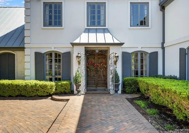 Photo 3 of Single family home for sale at 7 Lazy Hollow, San Antonio, TX 78230 | MLS# 1852940 | Listing updated on 2026-01-29
