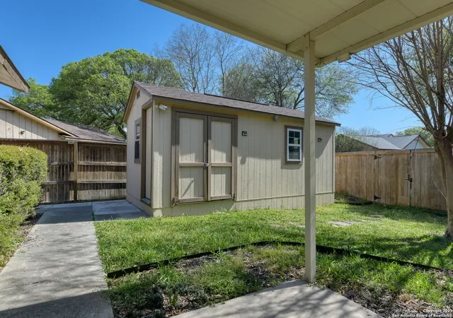 Photo 4 of Sale Pending at 6406 Fox Glen, San Antonio, TX 78247 | MLS# 1852991 | Listing updated on 2025-10-09