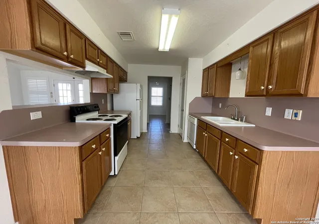 Photo 4 of Sale Pending at 740 Country Trl, Pleasanton, TX 78064 | MLS# 1853026 | Listing updated on 2026-02-11