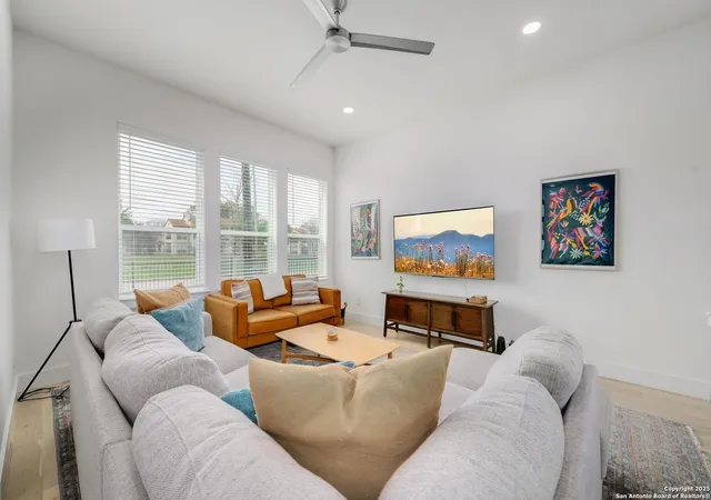 Listing Photo 5 - Condo for sale in building located at 715 Eleanor, San Antonio, TX 78209 - Unit #101