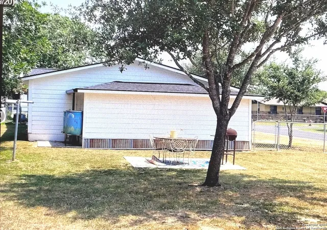 30th image of 1001 Green St, Poth, TX 78147 | MLS# 1853481