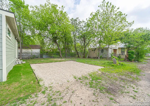 Photo 3 of Single family home for sale at 1118 Saint James, San Antonio, TX 78202 | MLS# 1853498 | Listing updated on 2026-02-04
