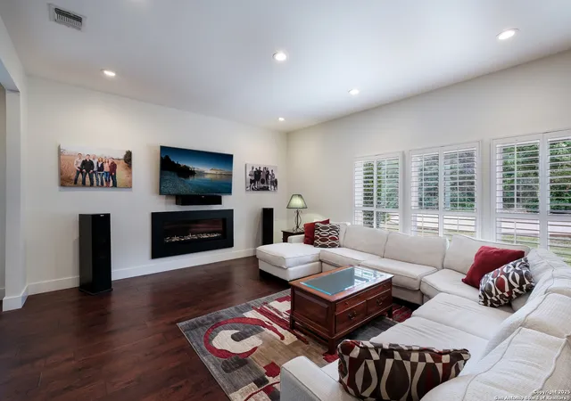 Photo 3 of Single family home for sale at 2923 Scattered Oaks, San Antonio, TX 78232 | MLS# 1853707 | Listing updated on 2026-03-19
