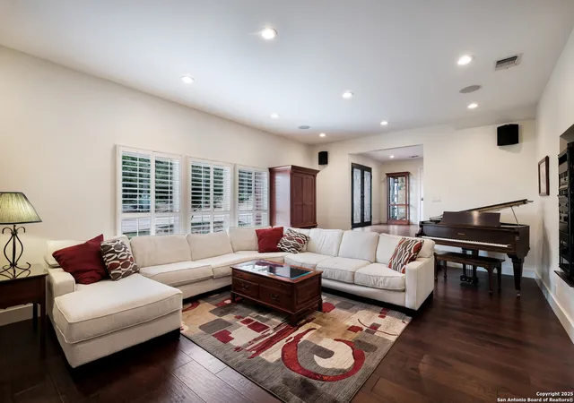 Photo 4 of Single family home for sale at 2923 Scattered Oaks, San Antonio, TX 78232 | MLS# 1853707 | Listing updated on 2026-03-19