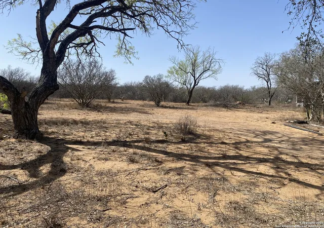 3rd image of 185 E Cr 2662, Devine, TX 78016 | MLS# 1853874