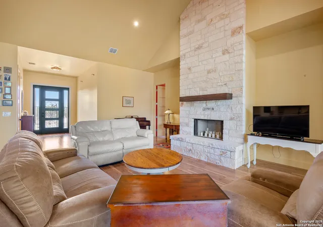 Photo 4 of Single family home for sale at 122 W Alex Jordan, Blanco, TX 78606 | MLS# 1854056 | Listing updated on 2025-04-14