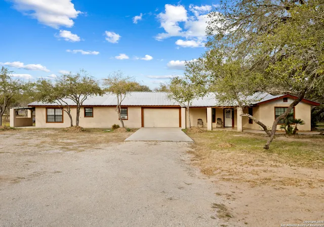 1st image of 504 Blarney, Floresville, TX 78114 | MLS# 1854220