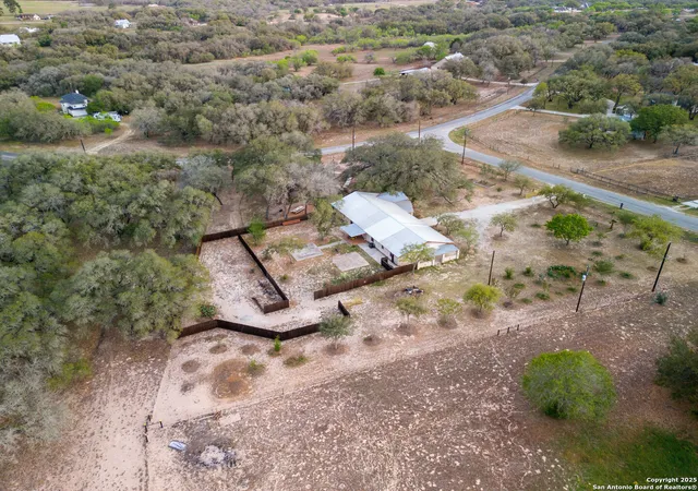 3rd image of 504 Blarney, Floresville, TX 78114 | MLS# 1854220