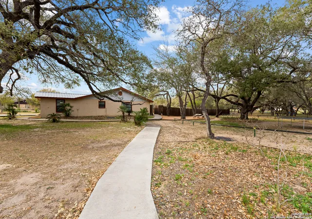 41st image of 504 Blarney, Floresville, TX 78114 | MLS# 1854220